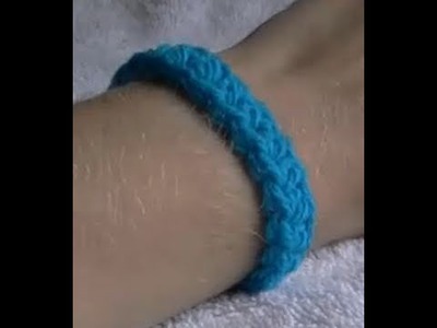 How to Crochet a Easy Bracelet - You will learn the Half Double Crochet Stitch
