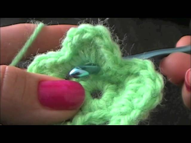 How to Crochet a Flower - Tutorial