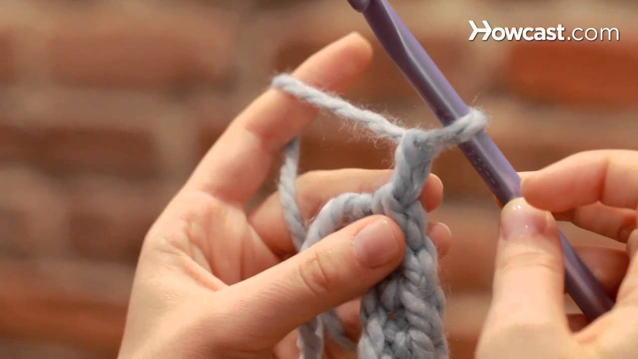 How to Turn at the End of a Stitch Row | Crocheting