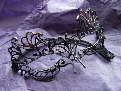 Lace masquerade mask tutorial (using hot glue!)