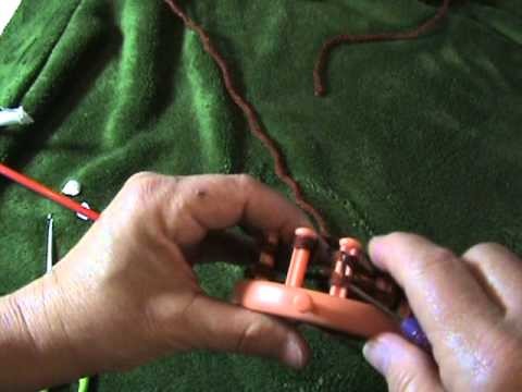 Loom Knitting - Using the Straw to Wrap