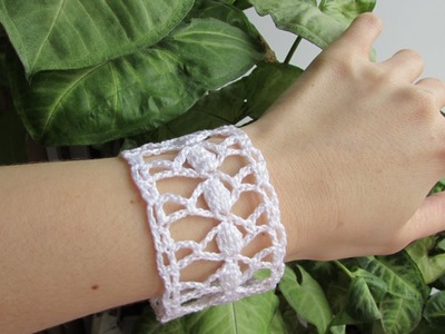 Make a Stylish Crochet Bracelet - DIY Style - Guidecentral