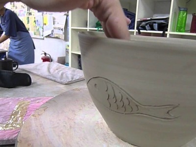 Making a 3D drawing on a pot - Clay Craft Malaysia