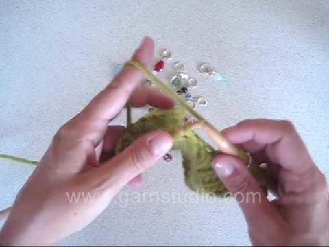 DROPS Technique Tutorial: How to put stitch markers
