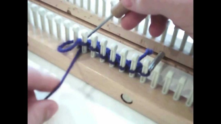 How To use a Knitting Loom : Step 3 ( The Purl Stitch )