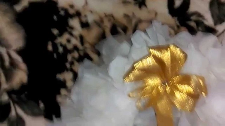 6 DIY Christmas Decorations -- Golden Bow with Ribbon