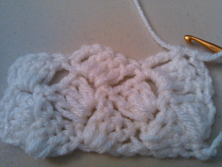 Crochet crazy shell stitch, Slanted shell  .  Puntada Conchas locas en crochet