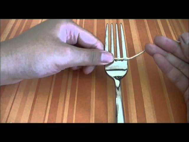 DIY: How to make a little bow using a FORK!