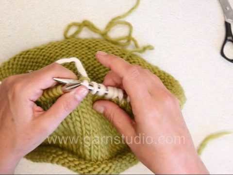 DROPS Knitting Tutorial: How to weaving in ends