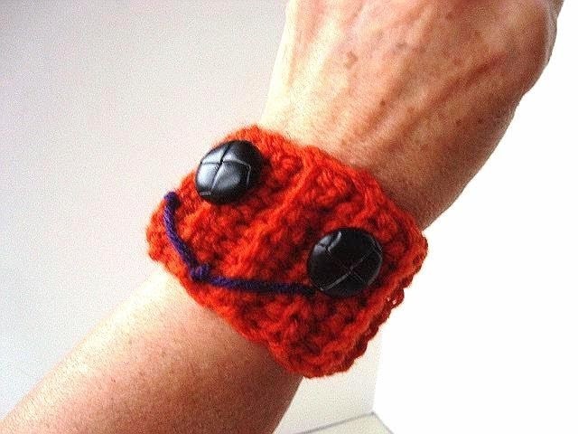 Wrist cuff to cup cozy,  how to crochet a halloween pumpkin wrist cuff, and use as a cup cozy