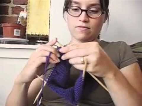 Mimi knitting with 5 needles (!)