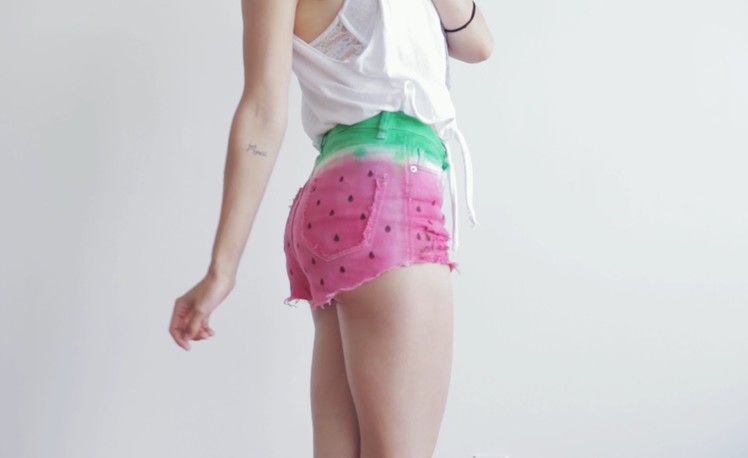 DIY Watermelon shorts - DIY fabric dye tutorial