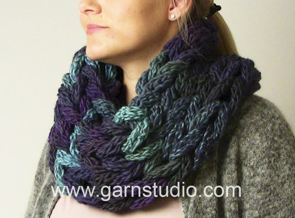 DROPS Knitting Tutorial How to finger and arm knit a neckwarmer