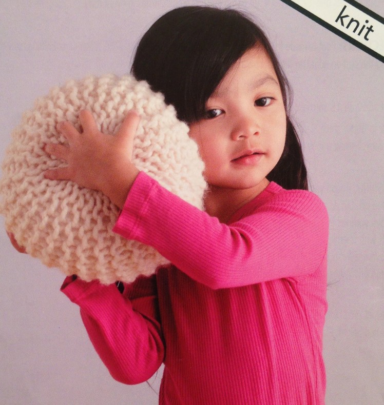 How to knit a small pouf