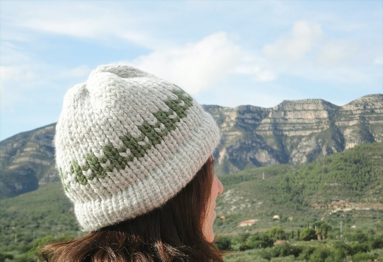 How to Loom Knit a 2-Color Hat (DIY Tutorial)