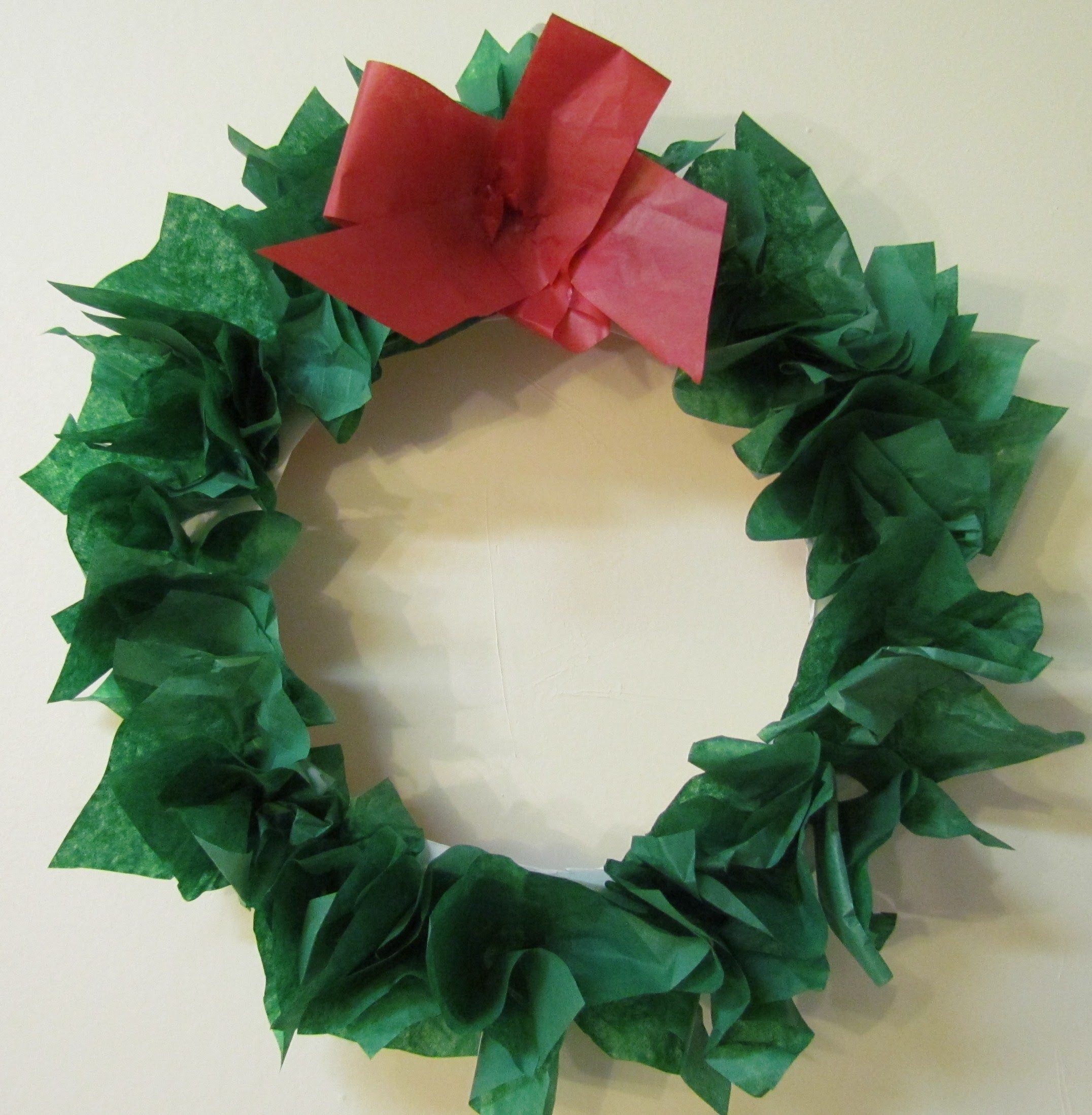 How to make a Wreath Paper Plate & Tissue Paper DIY Holiday Wreath