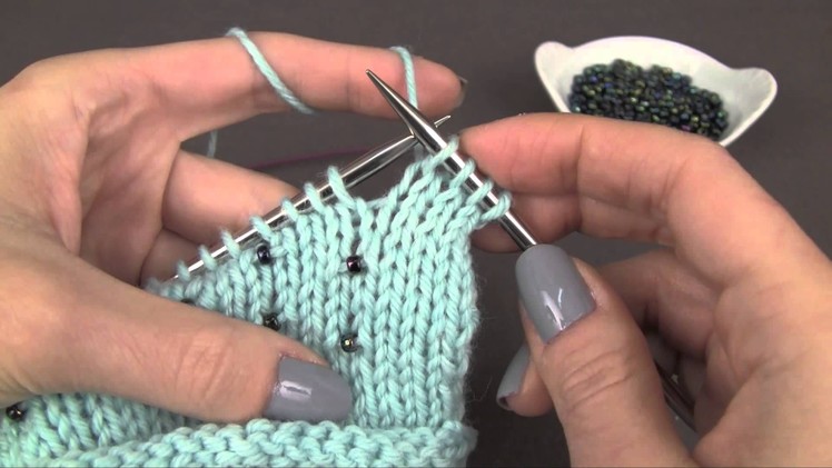 Knitting with Beads: the stringing method