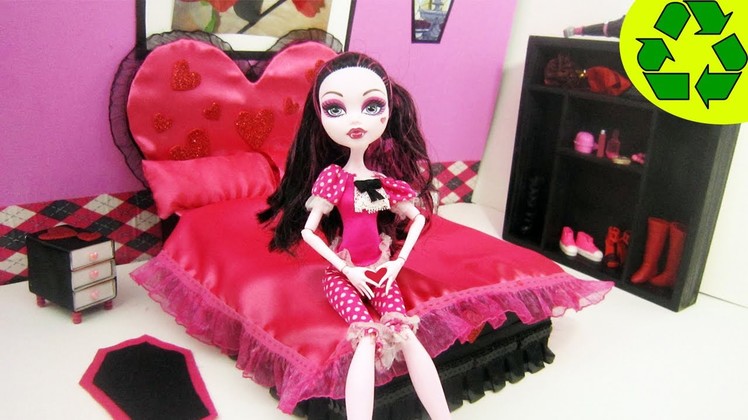 Monster High Tutorial: Draculaura Doll Bed - Recycling - Doll Crafts