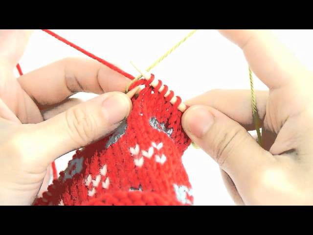 Weaving In Knit Row: Fair Isle Knitting with 2 Hands - How to Carry the Yarn Across the Row