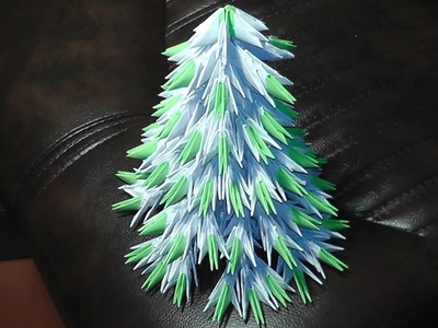 3D origami Christmas tree with their hands tutorial instruction
