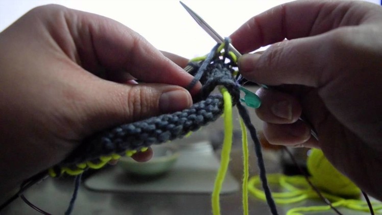 Two-color brioche knittng in the round