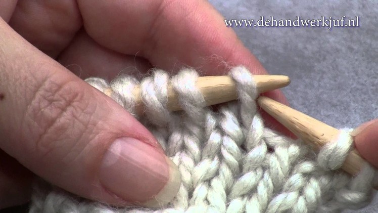 Breien algemeen: Stekenpositie op de naald (recht) . Position of stitches on the needle (knit)