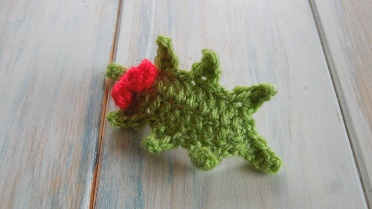 (crochet) How To Crochet a Holly Leaf with Berries - Yarn Scrap Friday