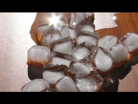 DIY - how does the thread can stick to ice cubes?