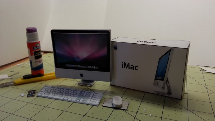 Timelapse of making a Papercraft Imac 2007