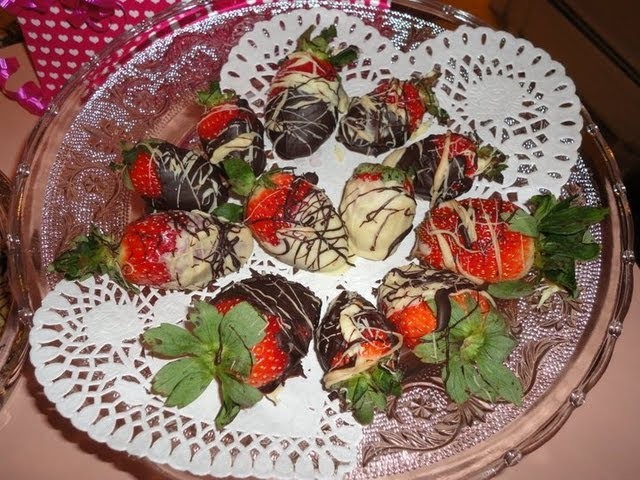 Romantic DIY Gift: Chocolate Covered Strawberries + Bloopers