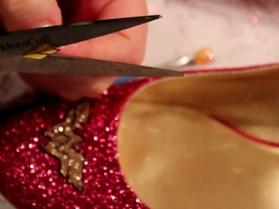 DIY: Wonder Woman glittering shoes