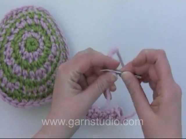 DROPS Crochet Tutorial: How to crochet a lollipop