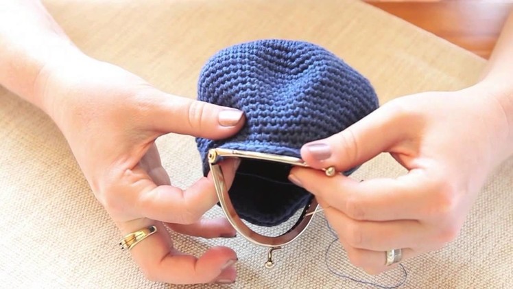 Tutorial | How to attach a coin purse opener to a crocheted coin purse