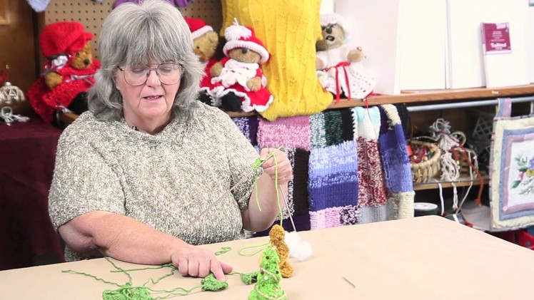 How to Knit a Tiny Christmas Tree : Holiday Crafts & Decorations