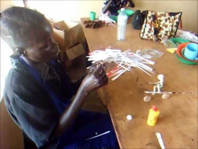 Making paper beads with Wawoto Kacel