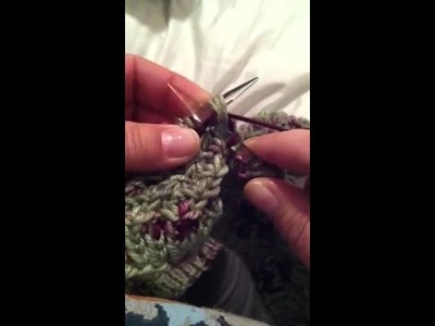 Demo of the daisy stitch (knitting)