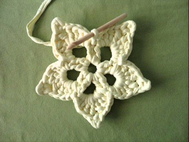 Teje una flor de ganchillo, how to crochet a flower coaster