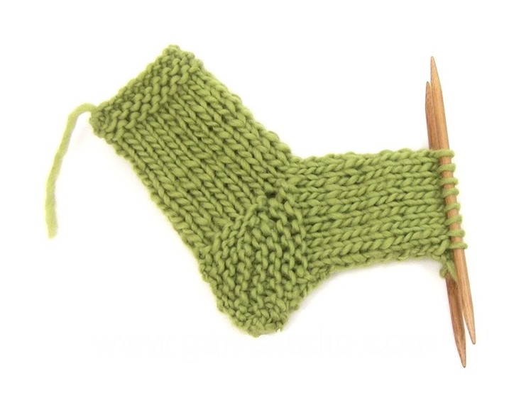DROPS Knitting Tutorial: How to work heel