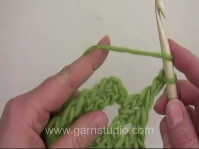 DROPS Knitting Tutorial: How to start a crochet shawl