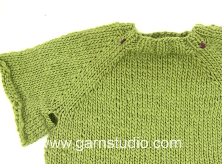 DROPS Knitting  Tutorial: How to work a jumper top down
