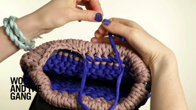 HOW TO KNIT: Sewing Up The Clutch Clasp
