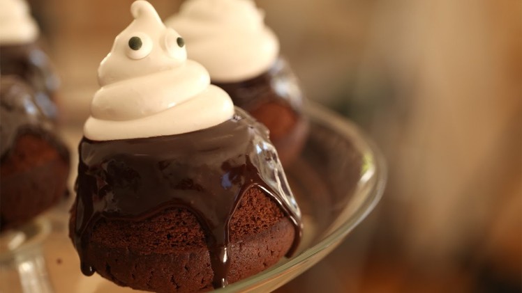 Chocolate Ganache Cakes w. Marshmallow Ghosts: Halloween Sweet Treats