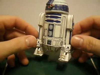 Papercraft poseable R2-D2 with flip out 3rd leg