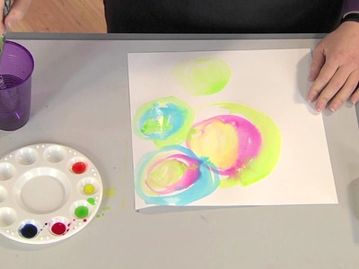412-4 Julie Fei-Fan Balzer creates a tie dye look with a watercolor technique on Scrapbook Soup