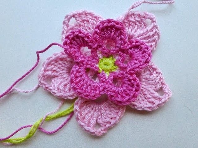 Advent Calendar * December 22, 2012 * Crochet Flower "Magnolia"