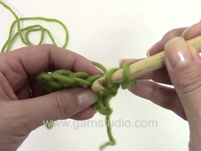 DROPS Crochet Tutorial: How to turn when working double crochet