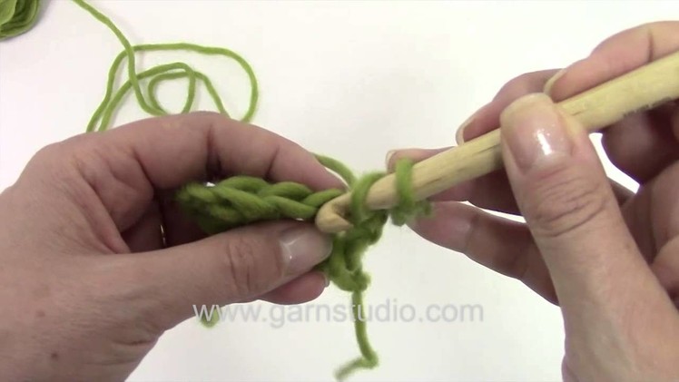 DROPS Crochet Tutorial: How to turn when working double crochet