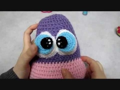 Crohet toy - how to embroider specks on the eyes and how to attach the pupils