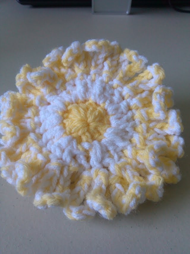 How to Crochet a flower -  sunflower look
