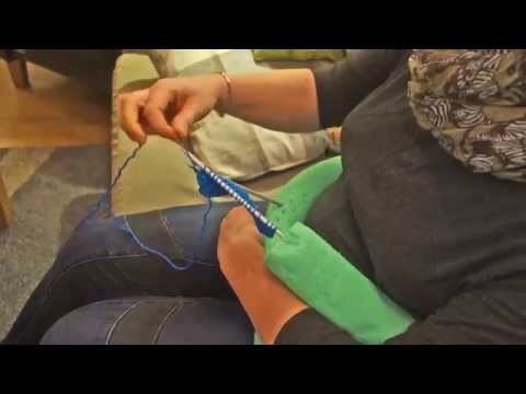 Strikke med en arm. How to knit with just one arm.